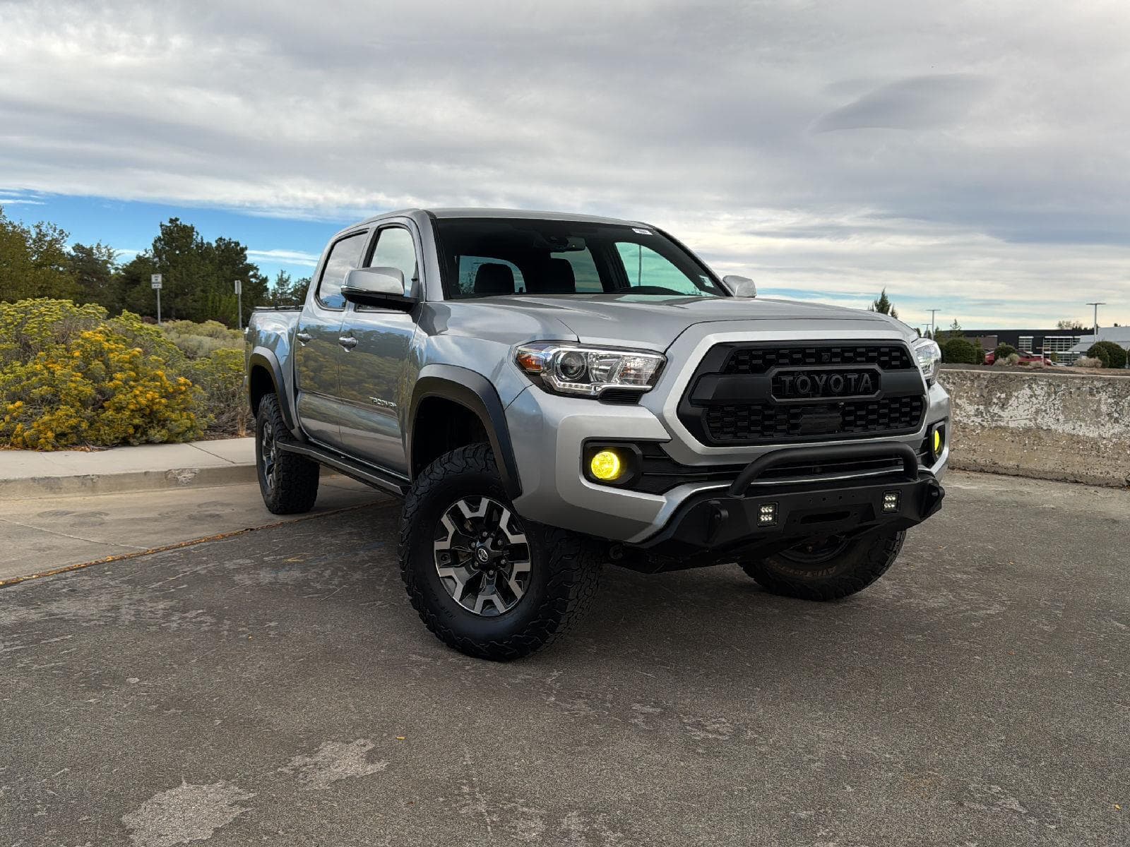 2022 Toyota Tacoma 4WD TRD Off Road — photo 1 of 25