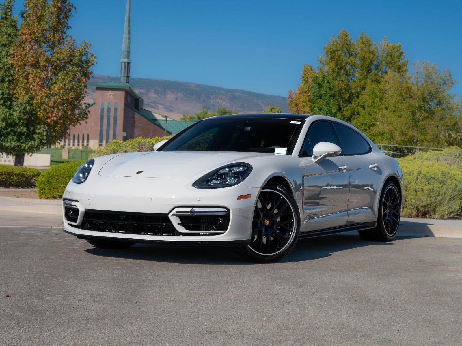 2023 Porsche Panamera GTS — photo 1 of 36