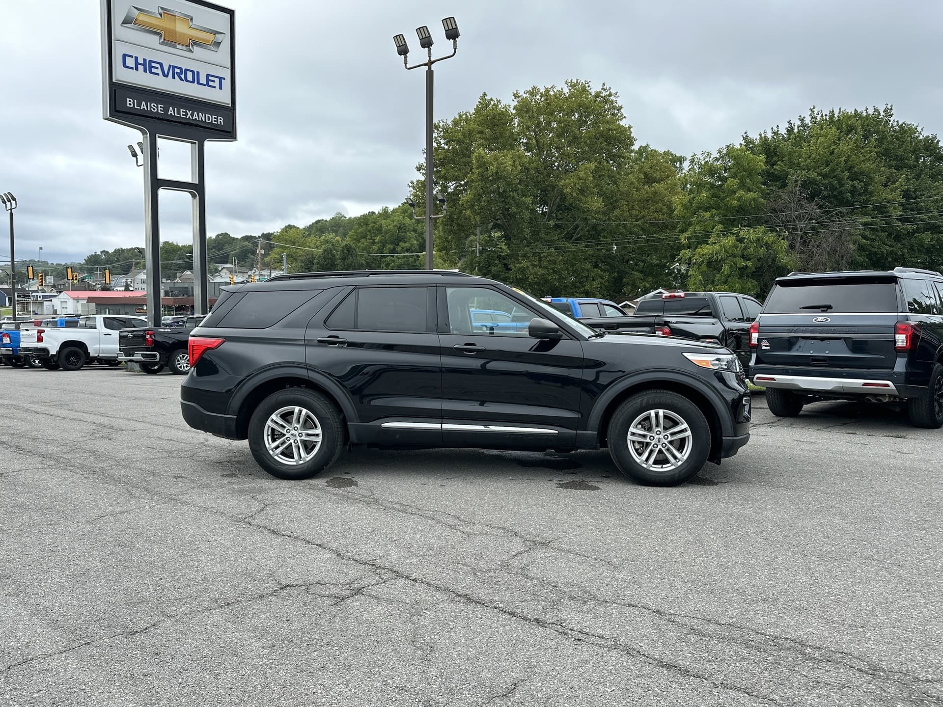 2022 Ford Explorer XLT — photo 1 of 27