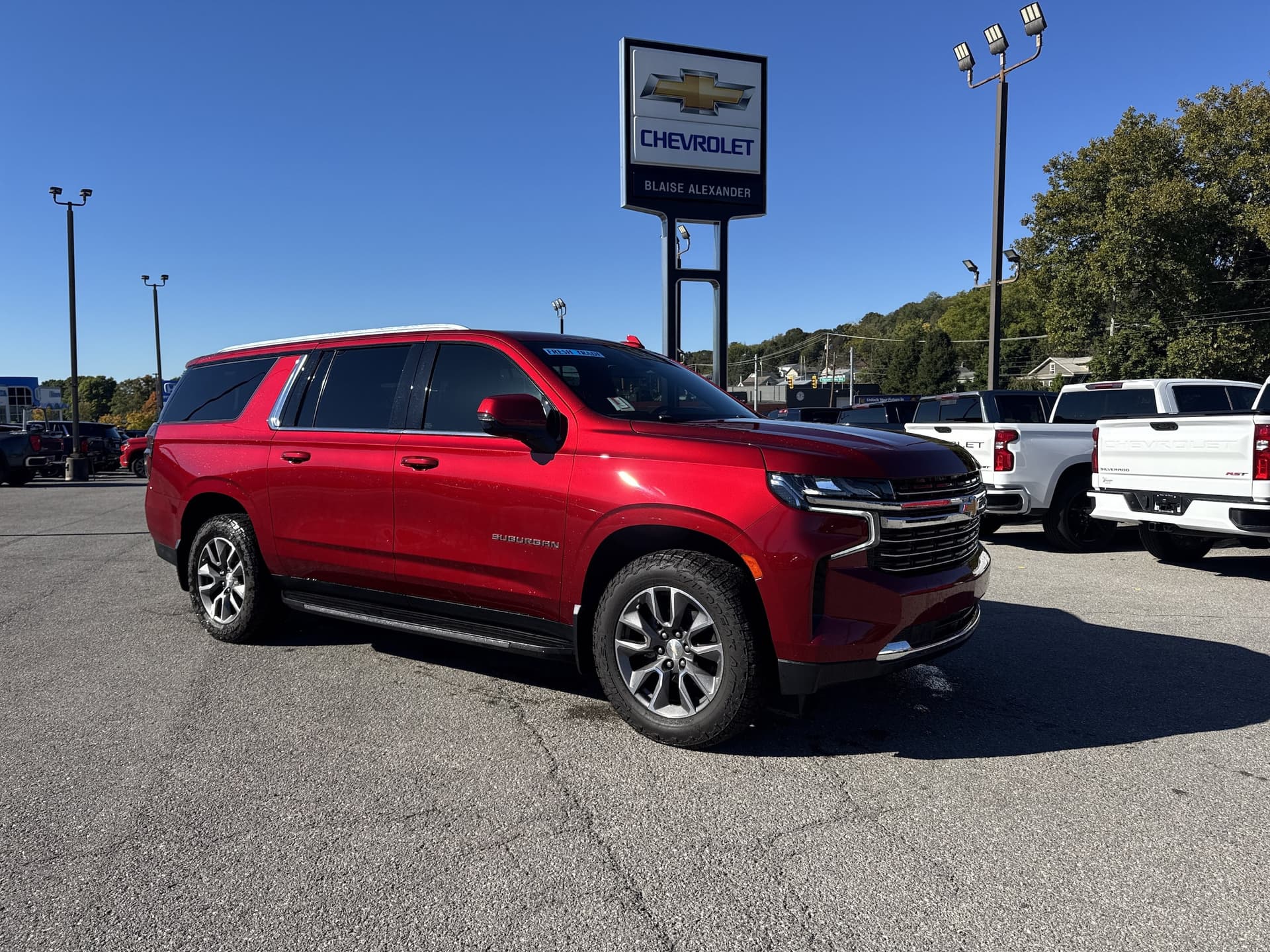 2022 Chevrolet Suburban LT — photo 1 of 11