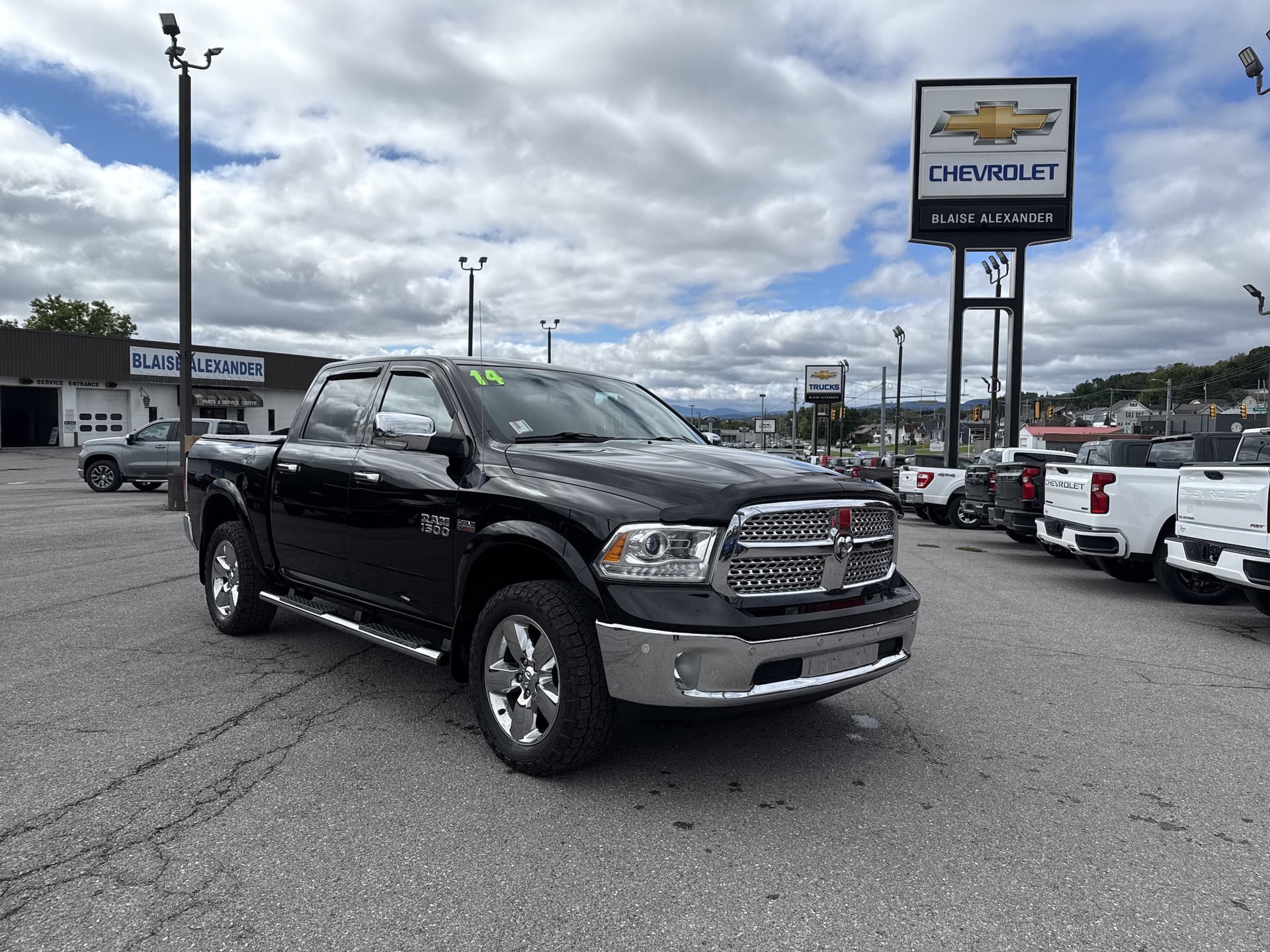 2014 RAM 1500 Laramie — photo 1 of 29