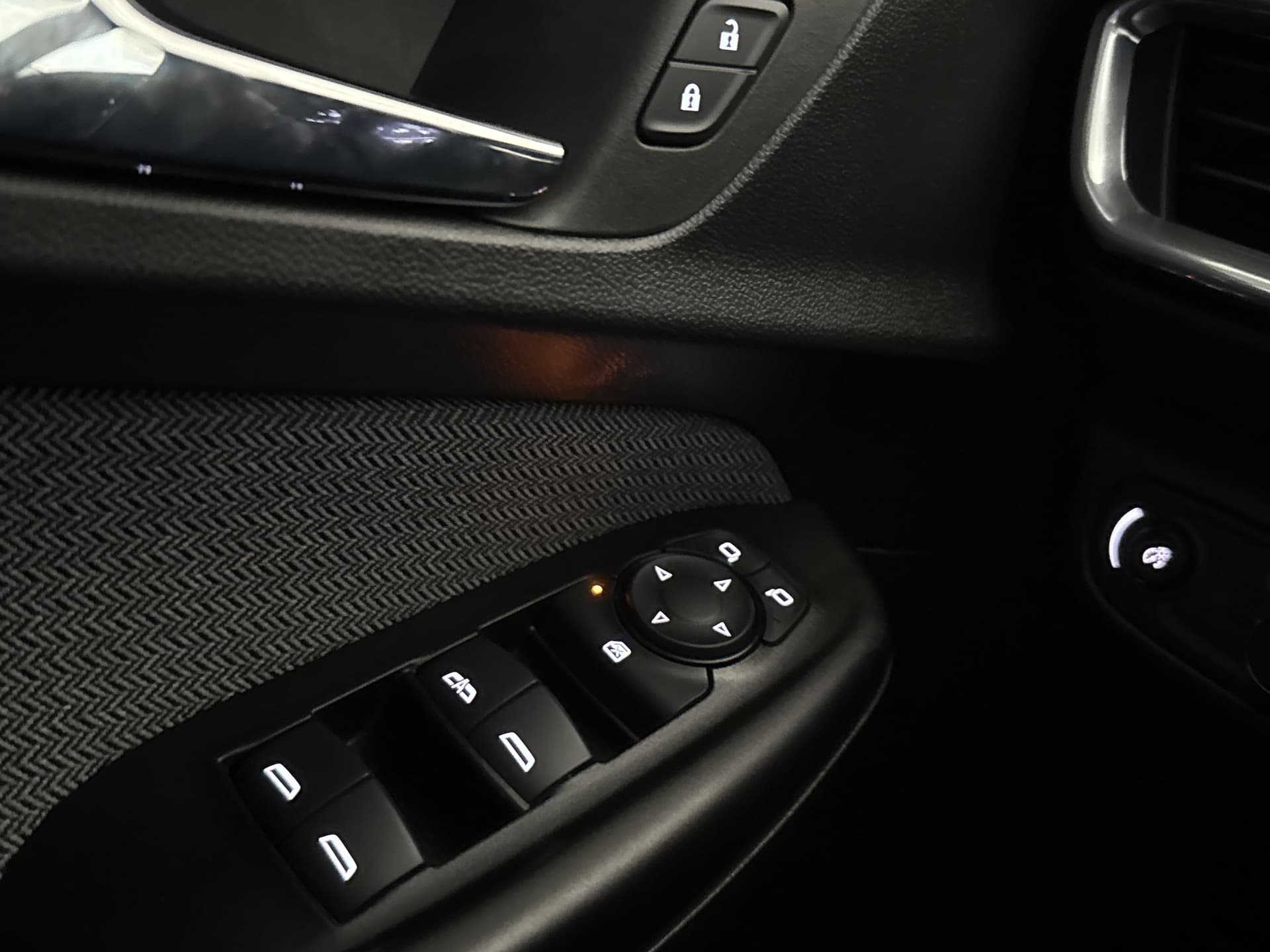 2023 Chevrolet Trailblazer LT — photo 1 of 28