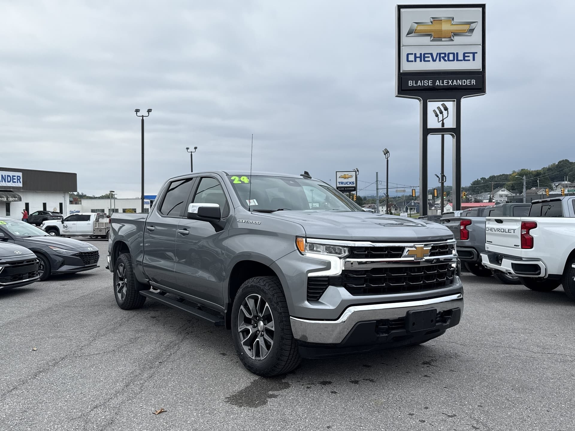 2024 Chevrolet Silverado 1500 Base — photo 1 of 29