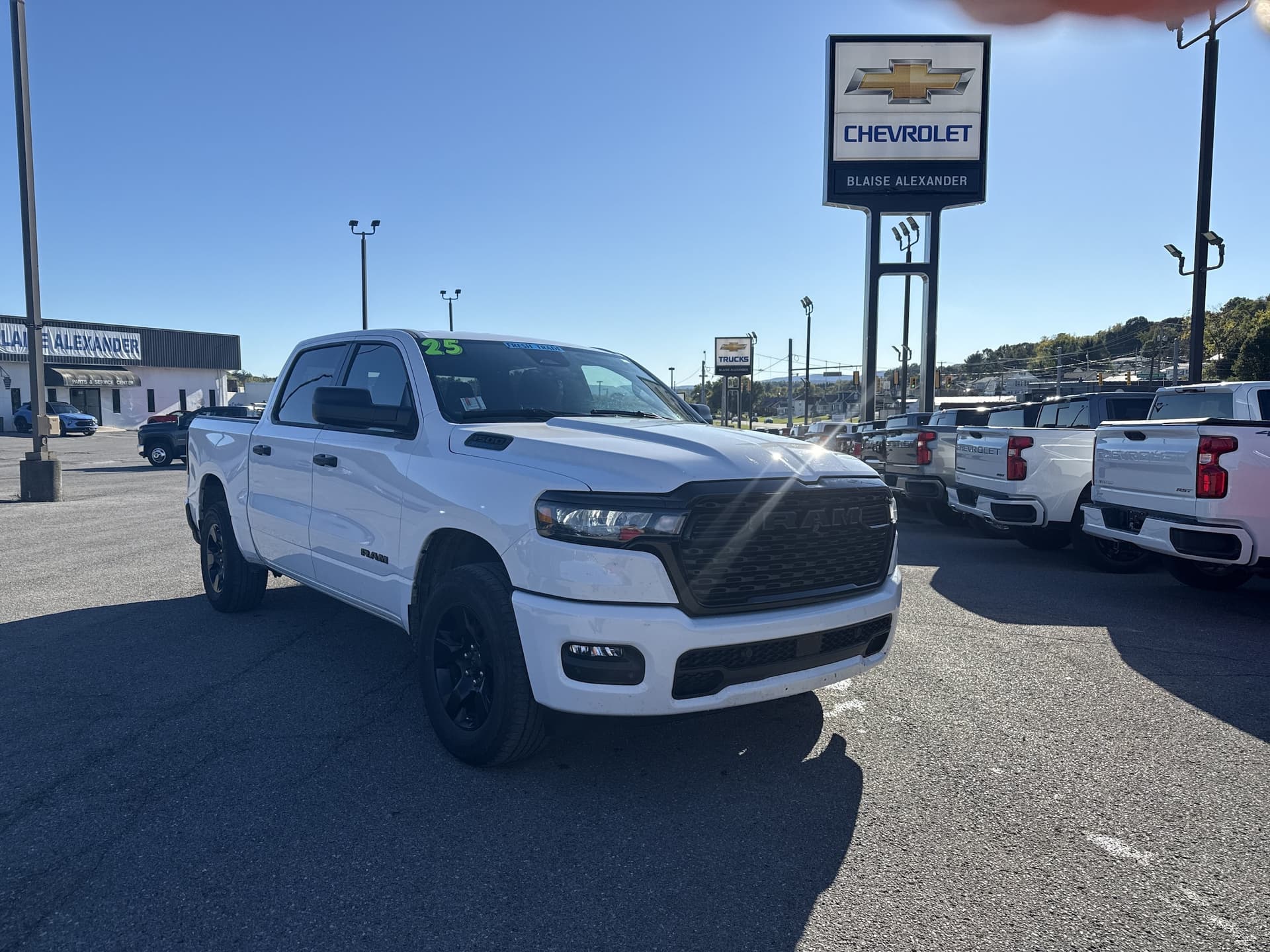 2025 RAM 1500 Tradesman — photo 1 of 28