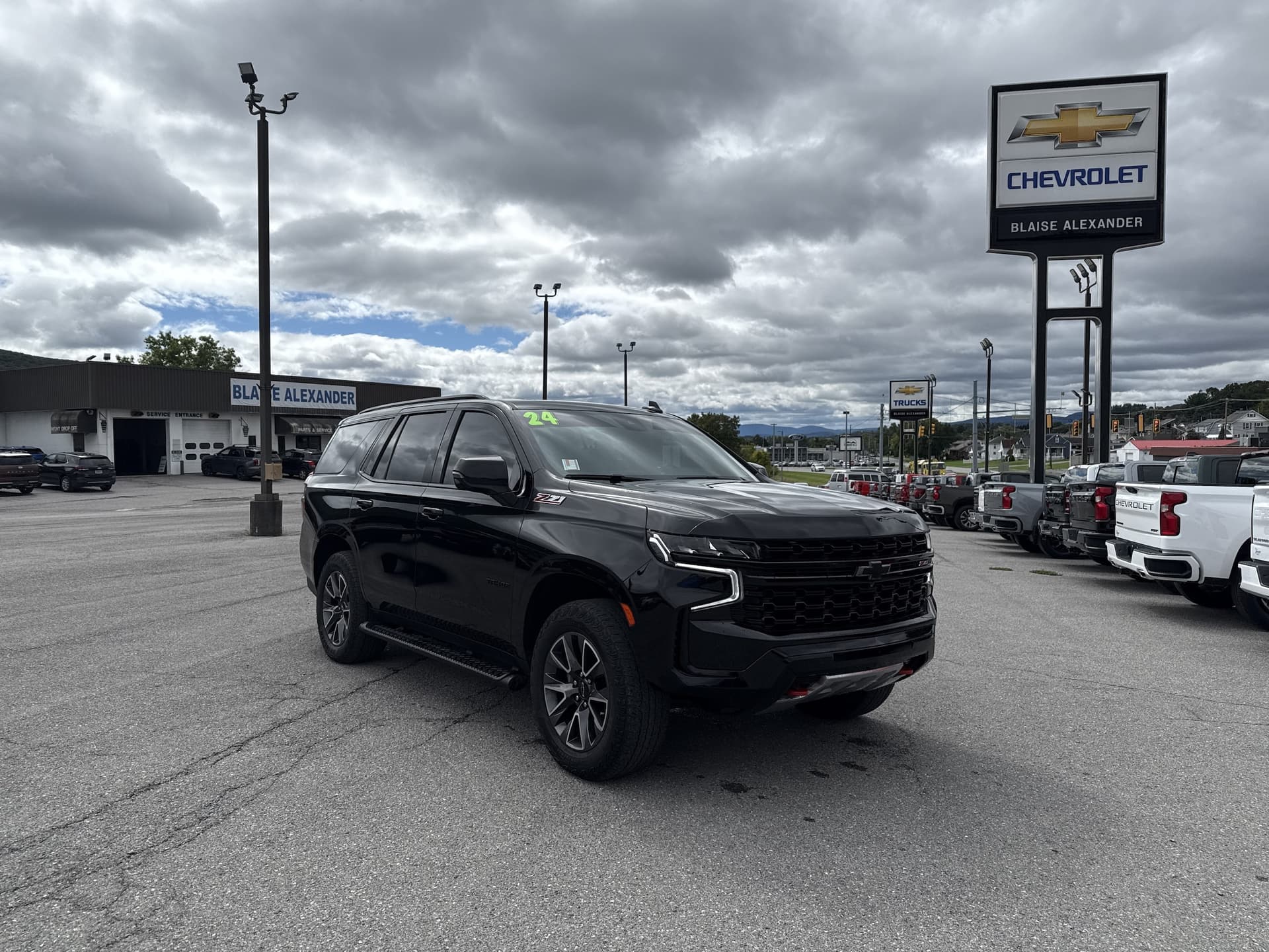 2024 Chevrolet Tahoe Z71 — photo 1 of 32