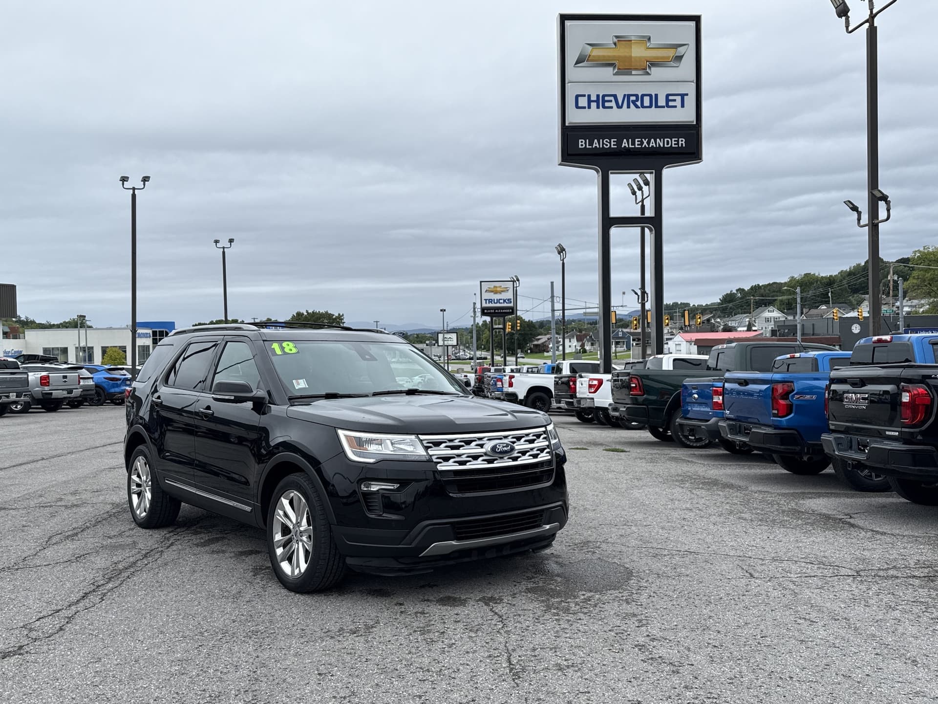 2018 Ford Explorer XLT — photo 1 of 25