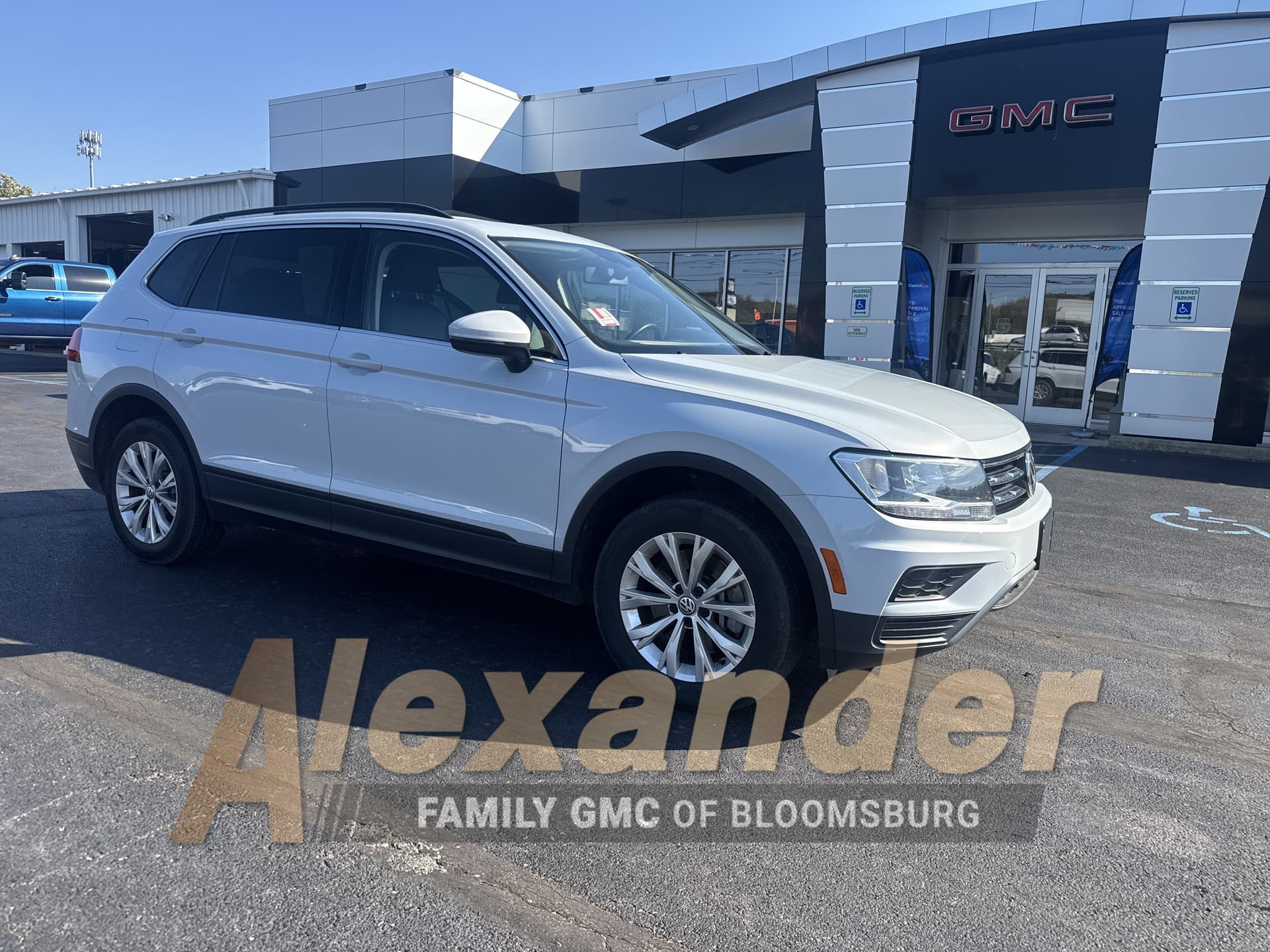 2019 Volkswagen Tiguan Base — photo 1 of 29