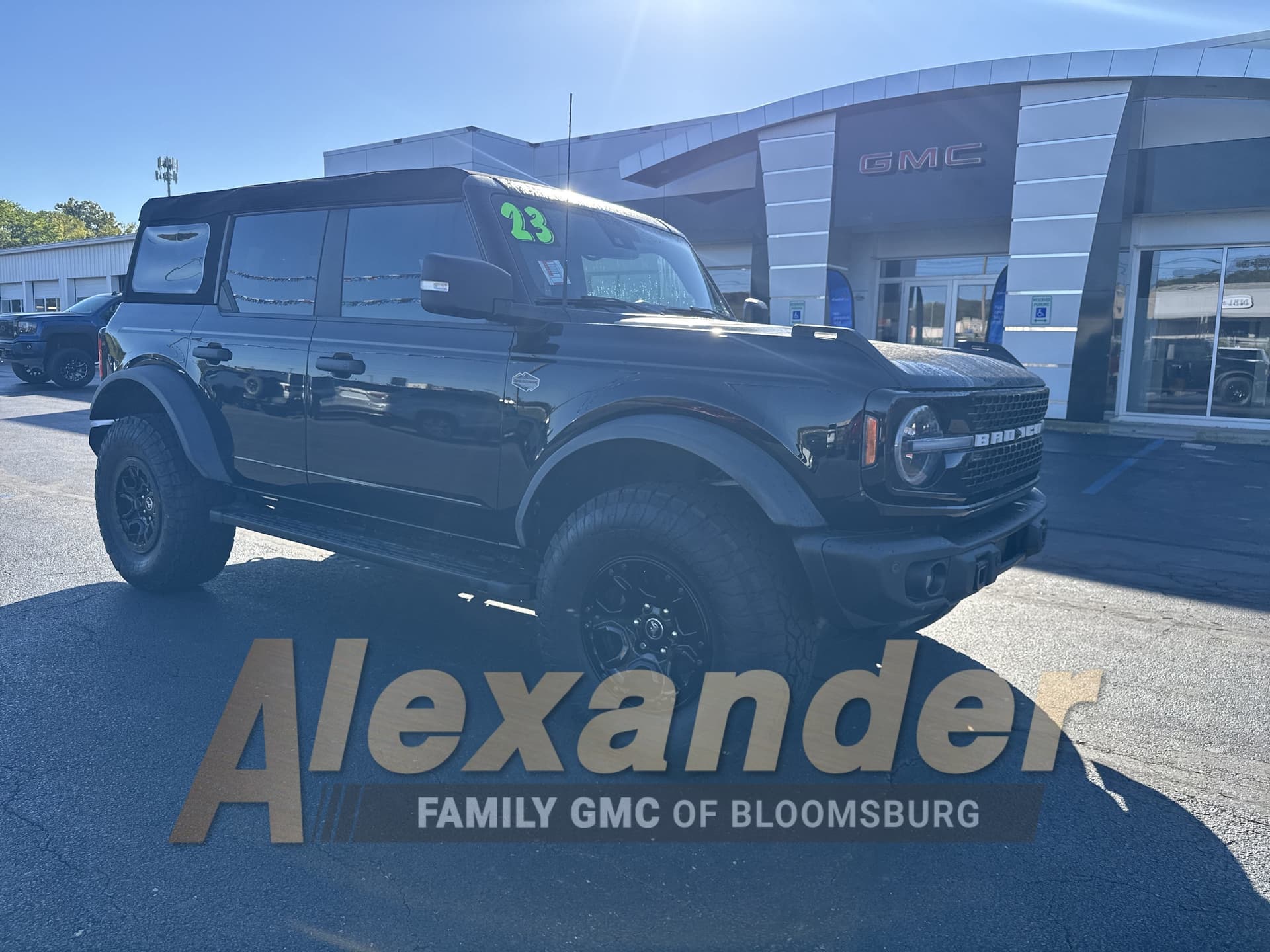 2023 Ford Bronco Base — photo 1 of 31