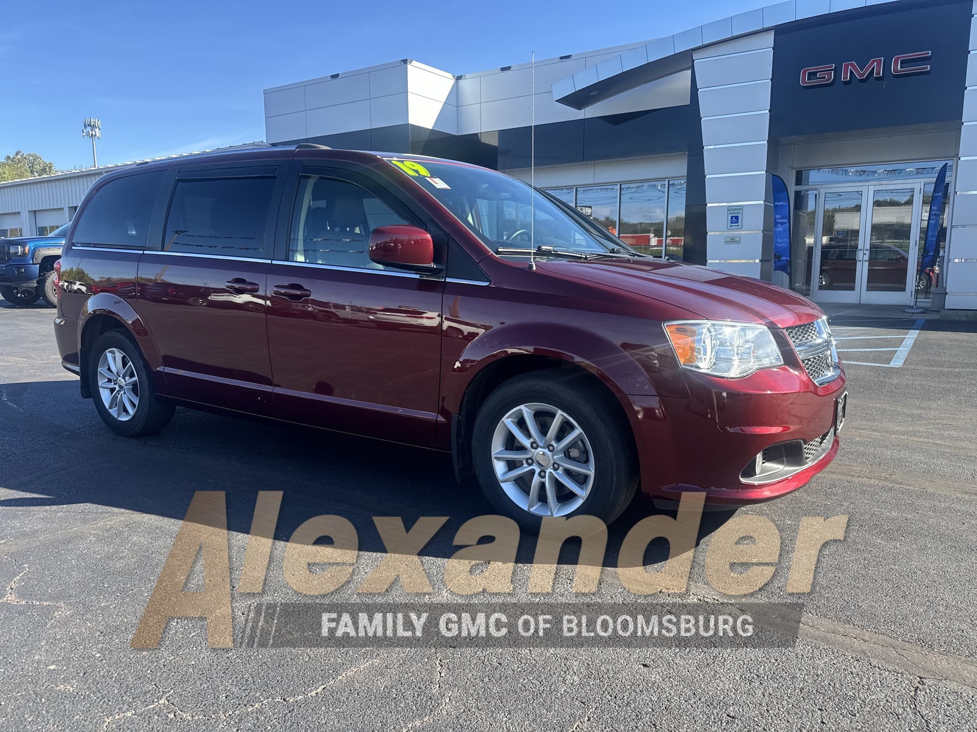 2019 Dodge Grand Caravan SXT — photo 1 of 28
