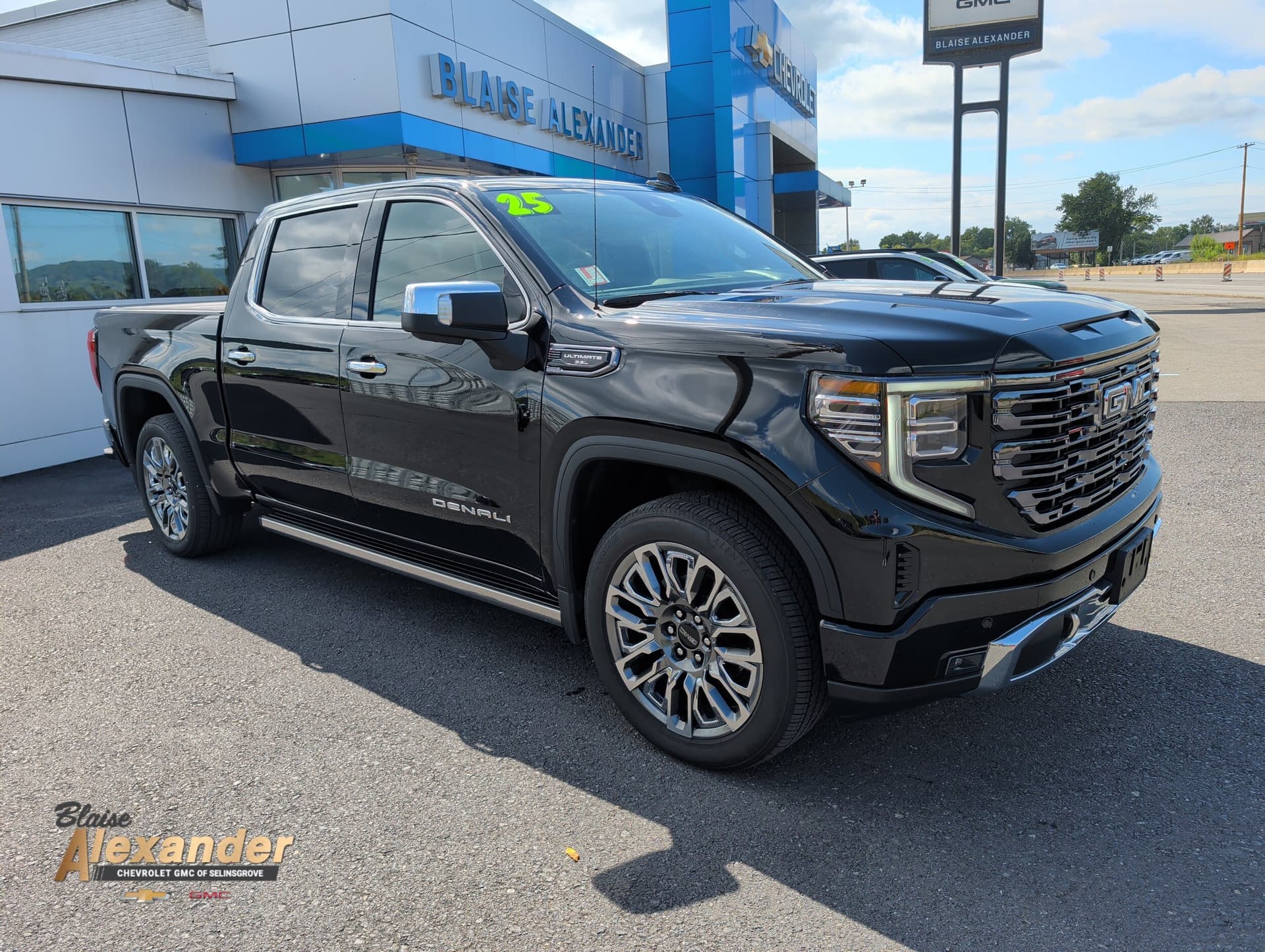 2025 GMC Sierra 1500 Denali Ultimate — photo 1 of 14