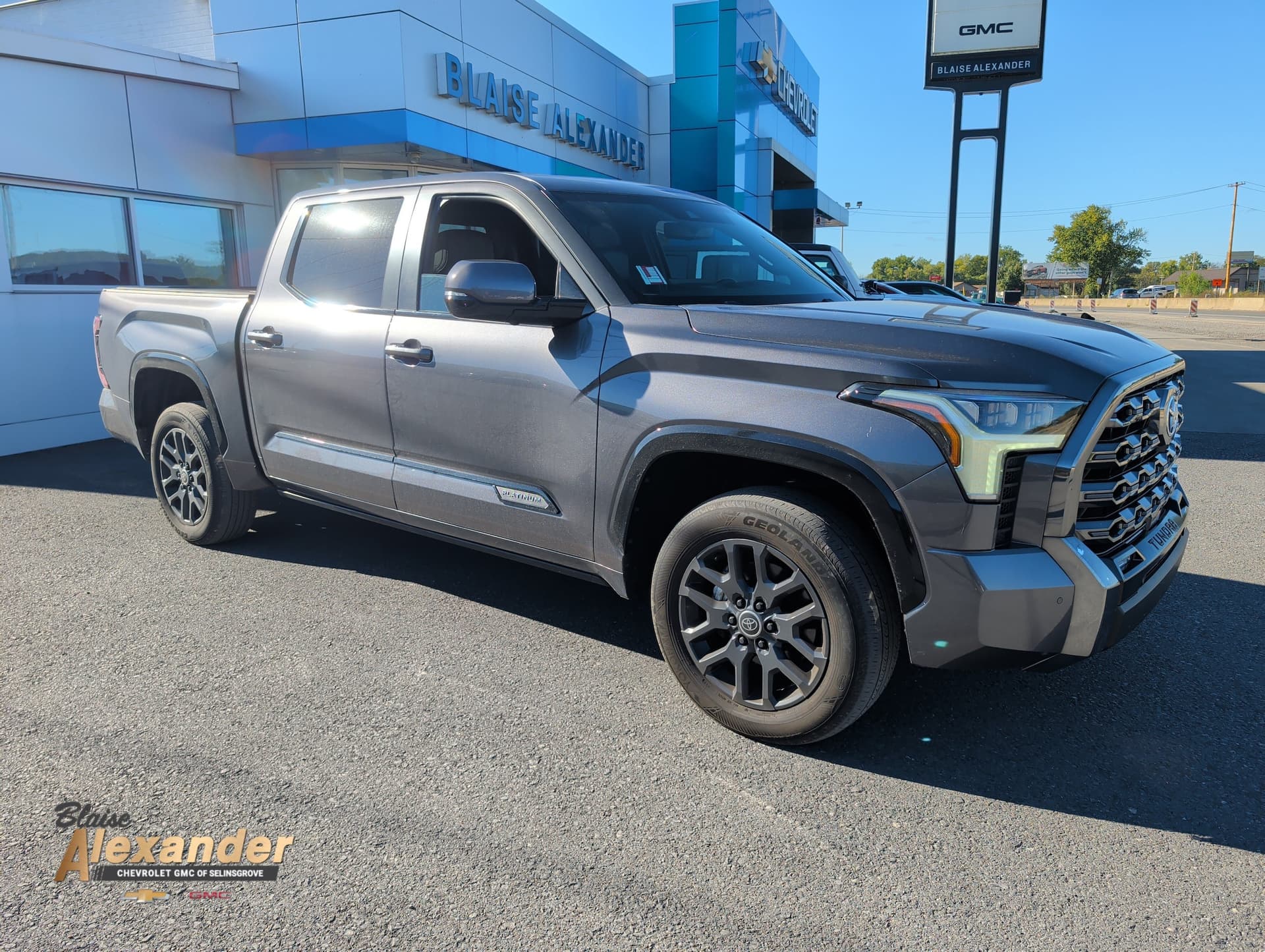 2024 Toyota Tundra 4WD Platinum — photo 1 of 28