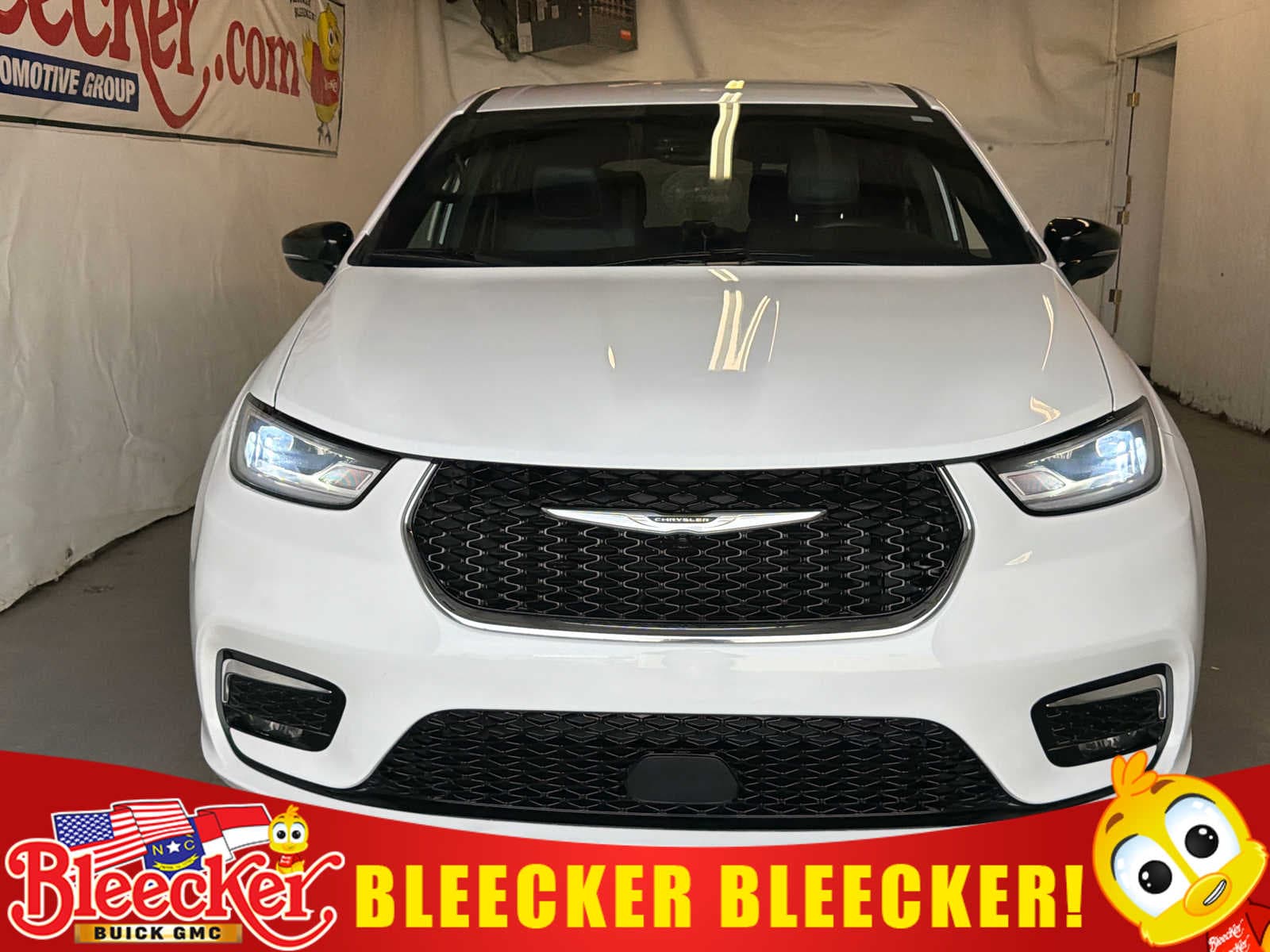 2025 Chrysler Pacifica Select — photo 1 of 54