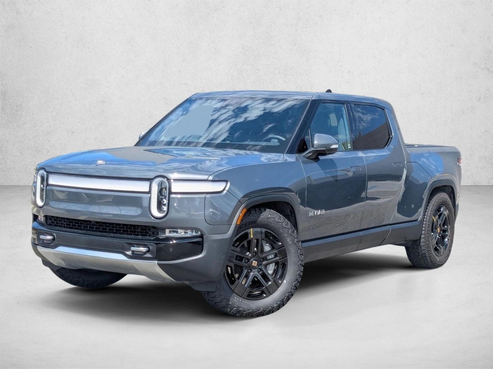 2023 Rivian R1T Base — photo 1 of 26
