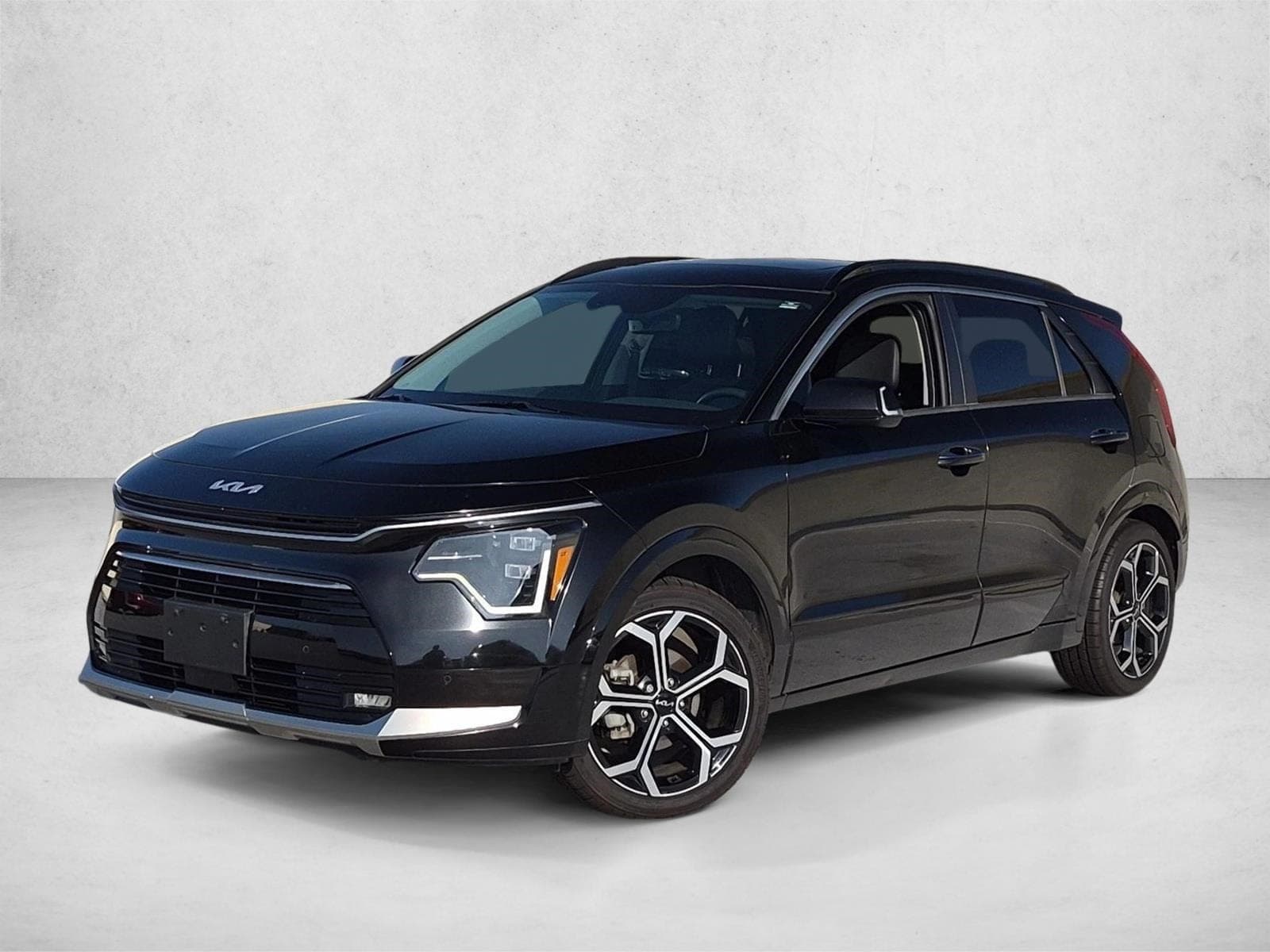 2023 Kia Niro SX — photo 1 of 15