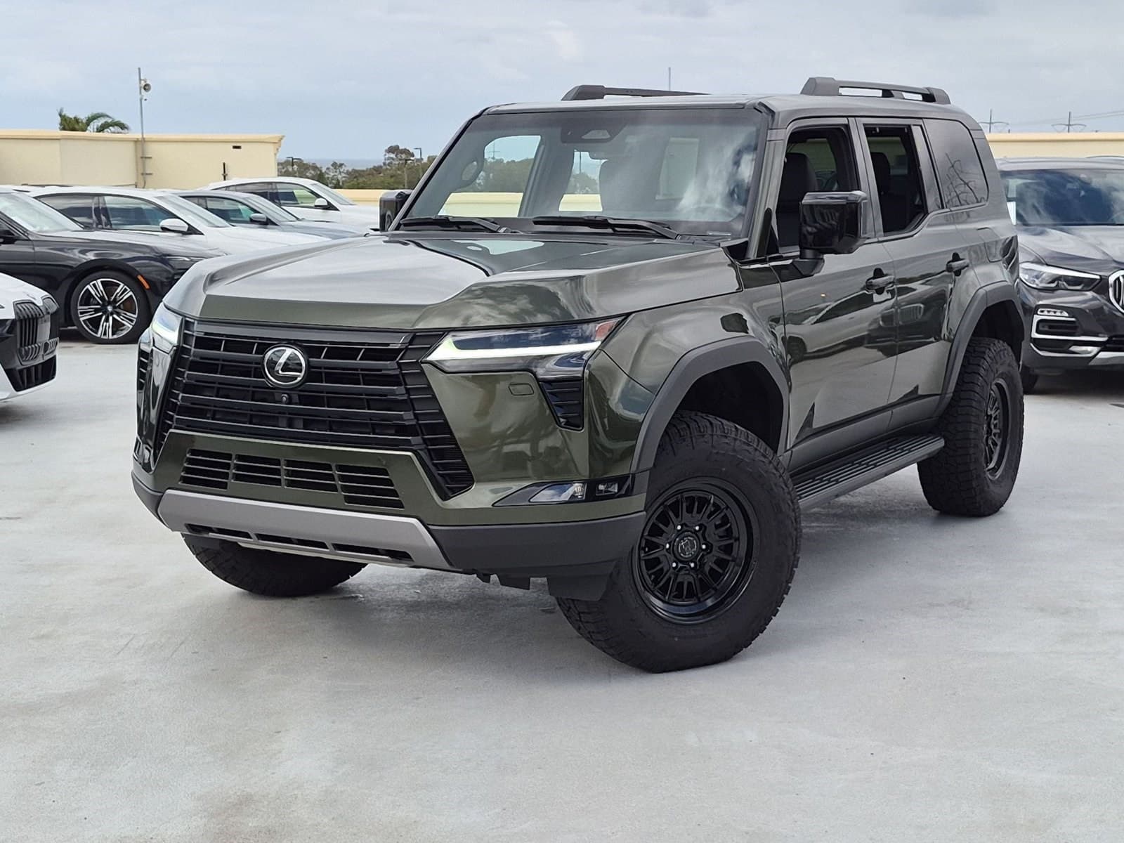 2025 Lexus GX Base — photo 1 of 15