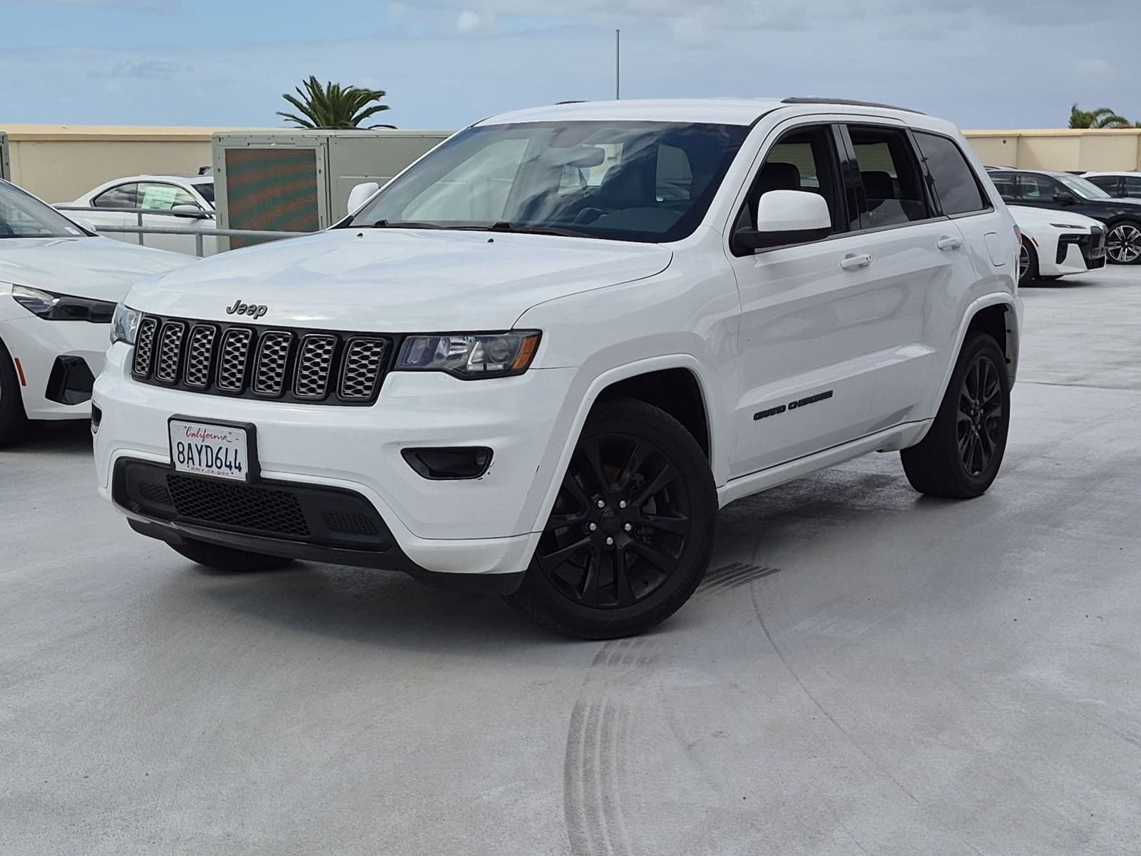 2018 Jeep Grand Cherokee Base — photo 1 of 15