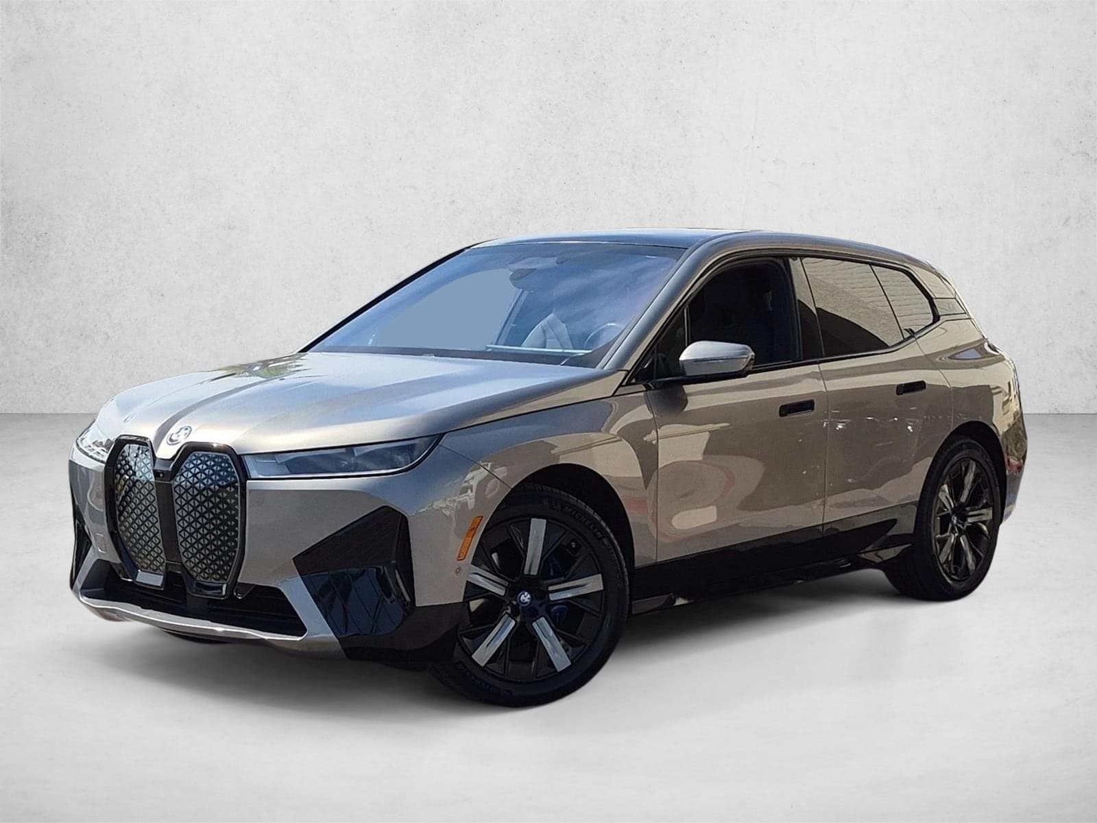 2024 BMW iX xDrive50 — photo 1 of 24
