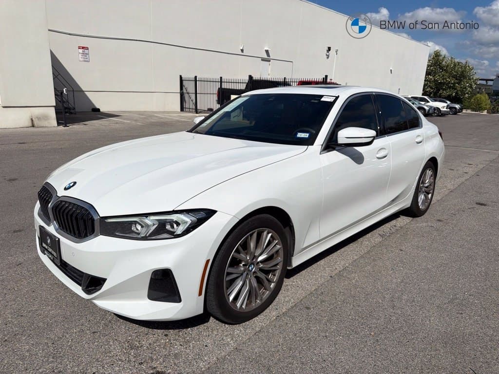 2024 BMW 3 Series 330i — photo 1 of 5