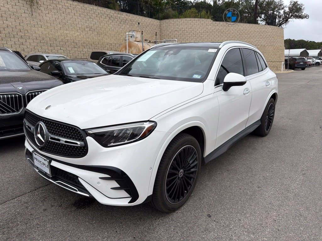 2025 Mercedes-Benz GLC GLC 300 — photo 1 of 5