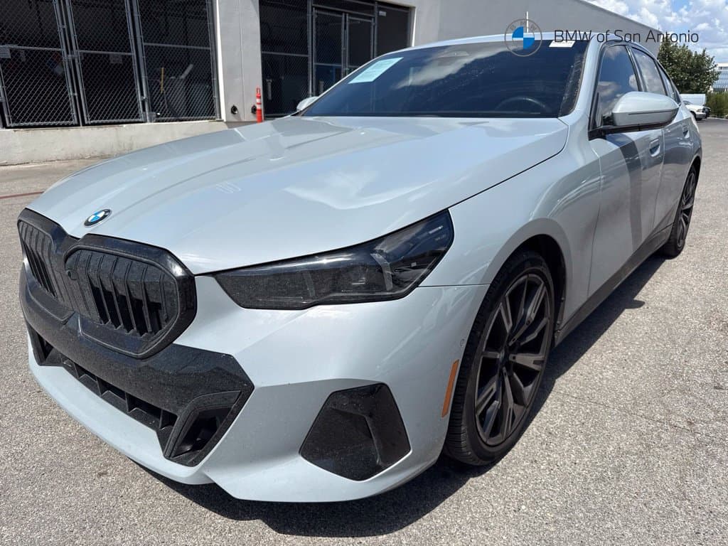 2024 BMW 5 Series 530i — photo 1 of 6