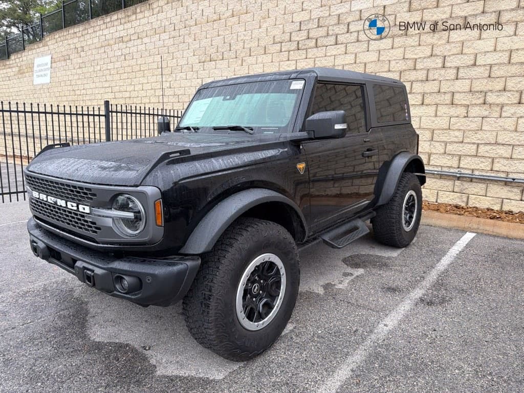 2023 Ford Bronco Base — photo 1 of 5