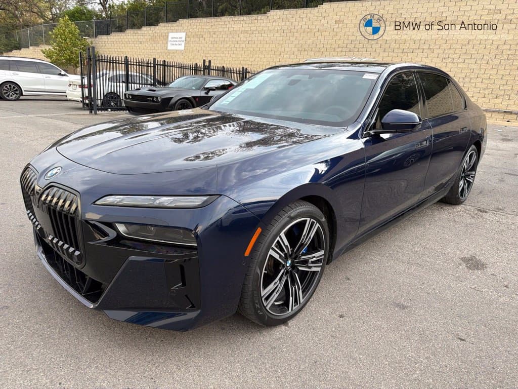 2024 BMW i7 xDrive60 — photo 1 of 5