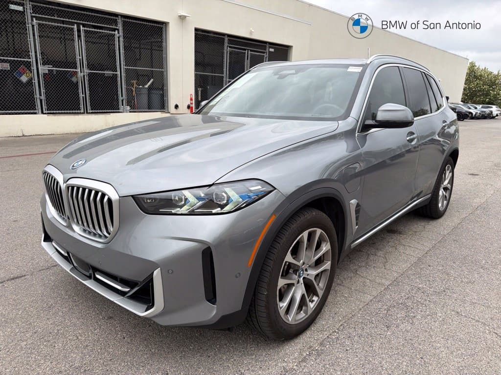 2025 BMW X5 xDrive50e — photo 1 of 5