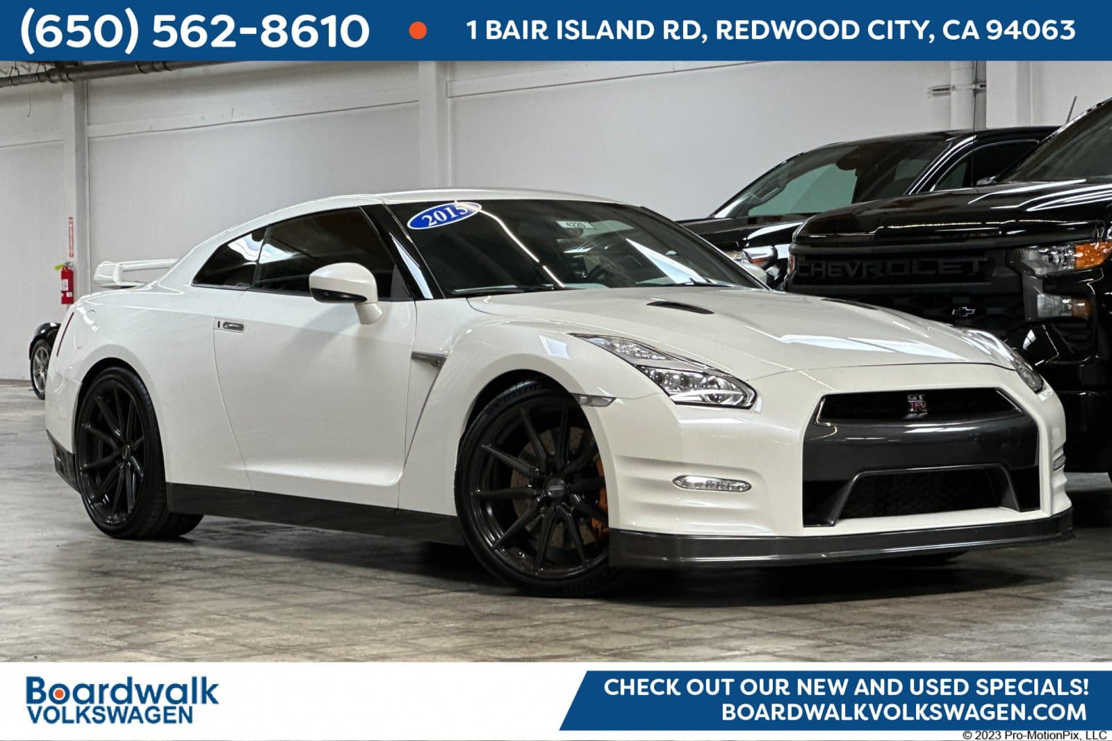 2015 Nissan GT-R Premium — photo 1 of 28