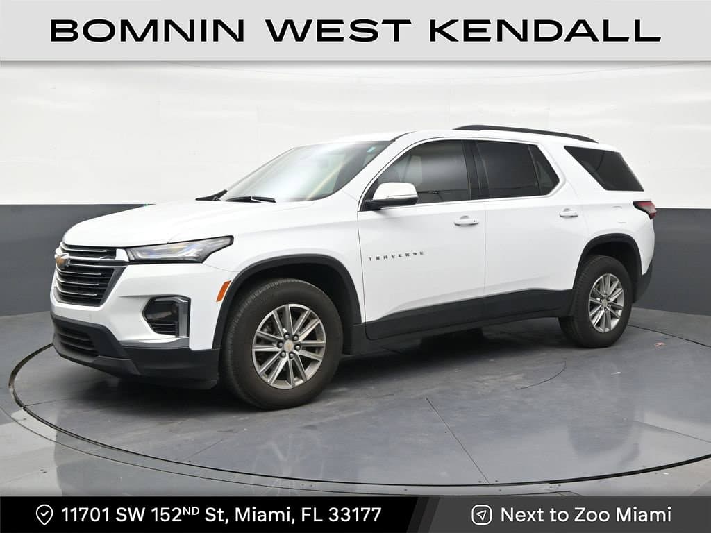 2023 Chevrolet Traverse Base — photo 1 of 32