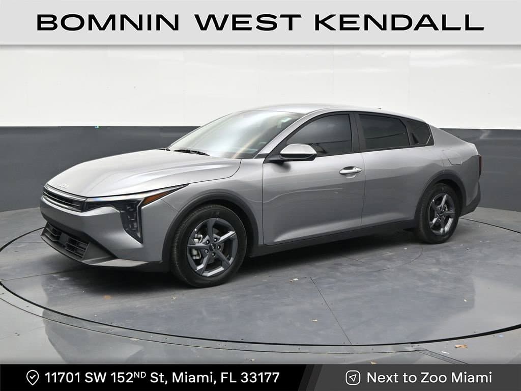 2025 Kia K4 LXS — photo 1 of 33