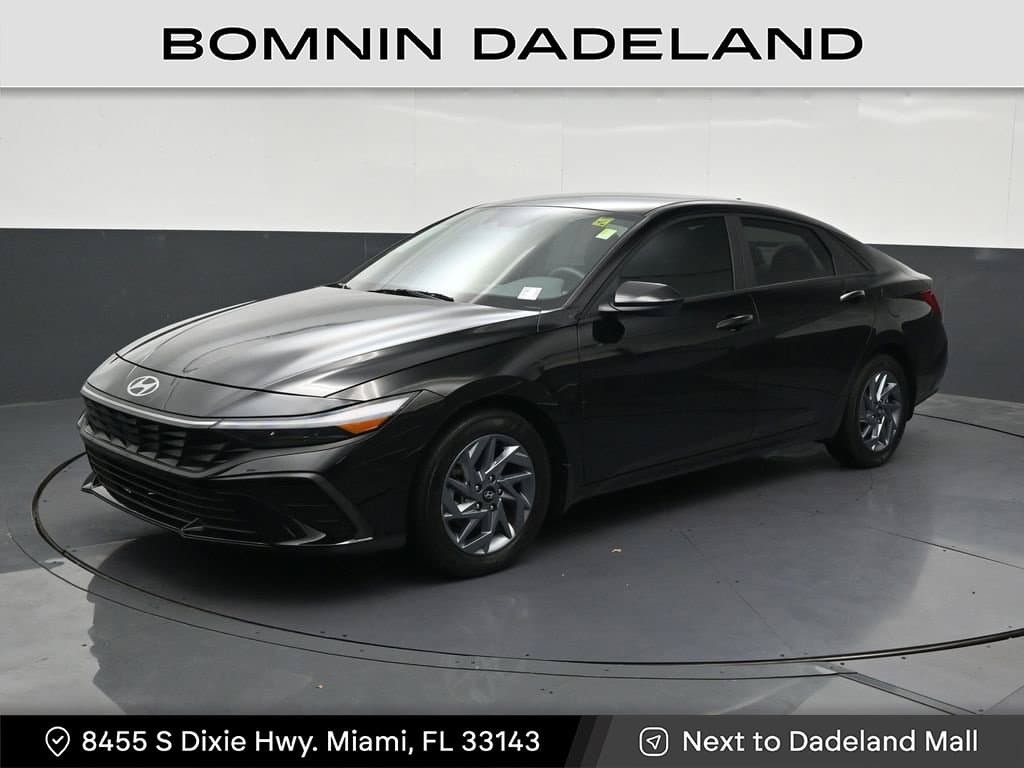 2024 Hyundai Elantra SEL — photo 1 of 36
