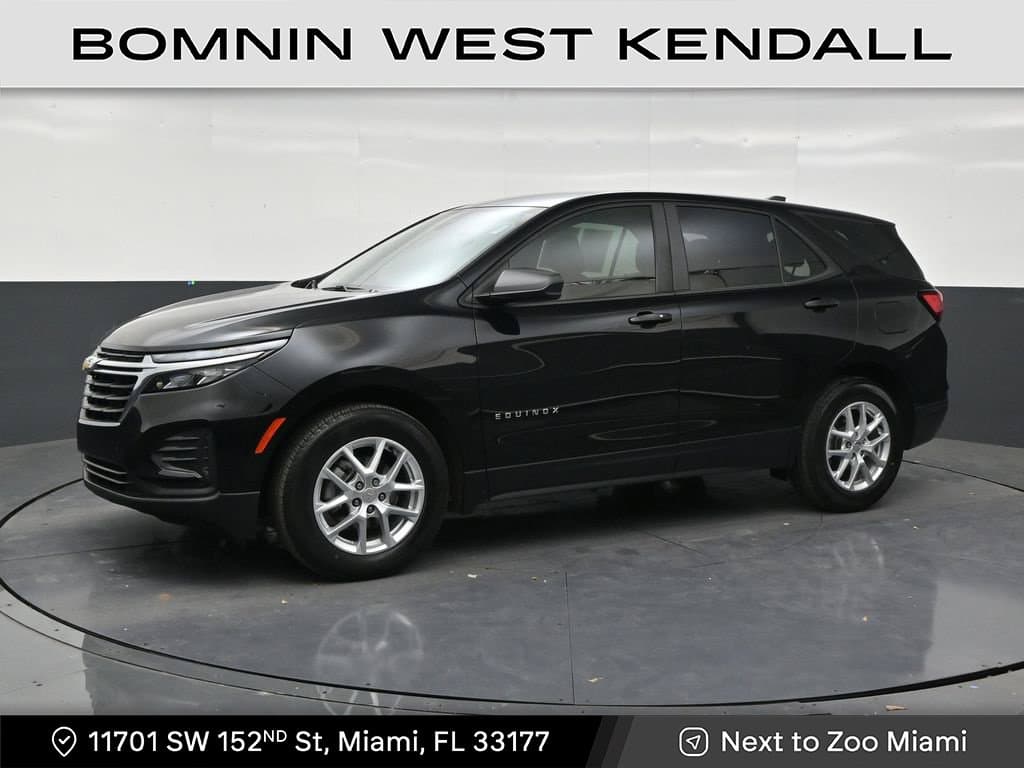 2024 Chevrolet Equinox LS — photo 1 of 33