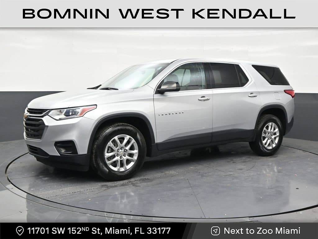 2021 Chevrolet Traverse LS — photo 1 of 32