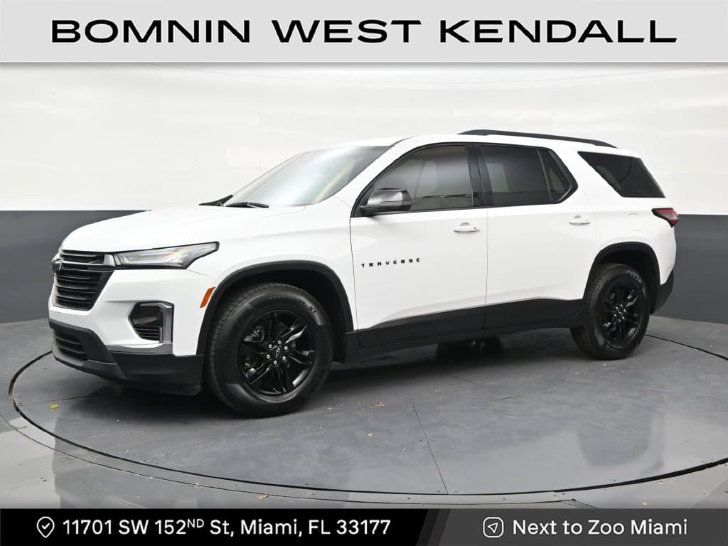 2022 Chevrolet Traverse LS — photo 1 of 33