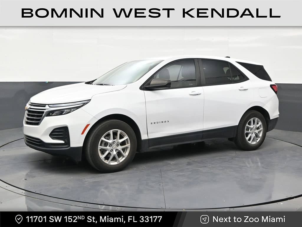 2024 Chevrolet Equinox LS — photo 1 of 32