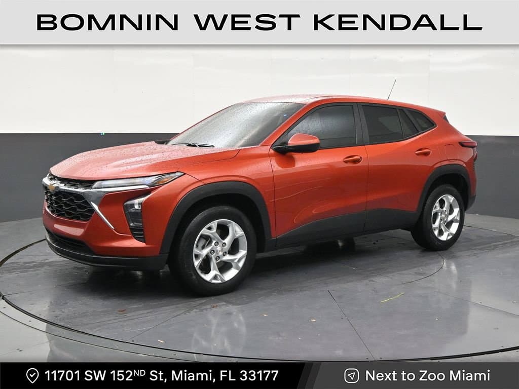 2024 Chevrolet Trax LS — photo 1 of 33