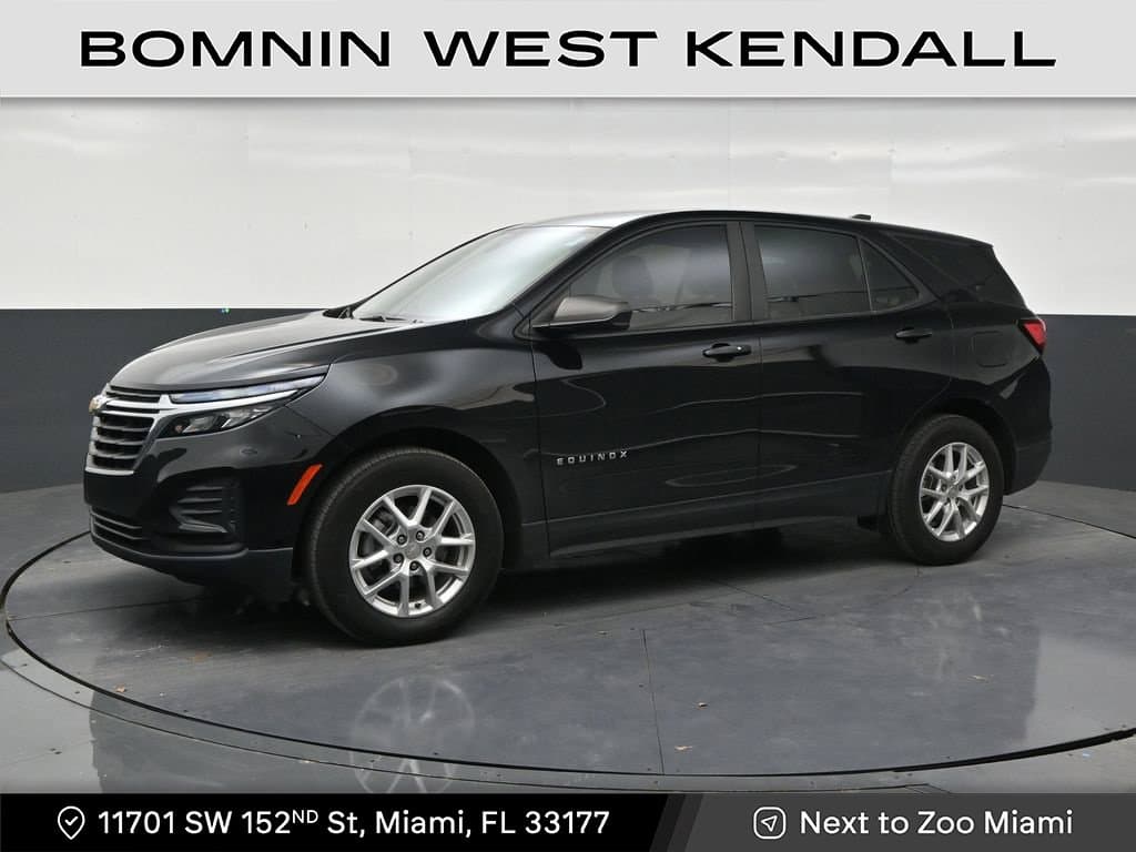 2024 Chevrolet Equinox LS — photo 1 of 32