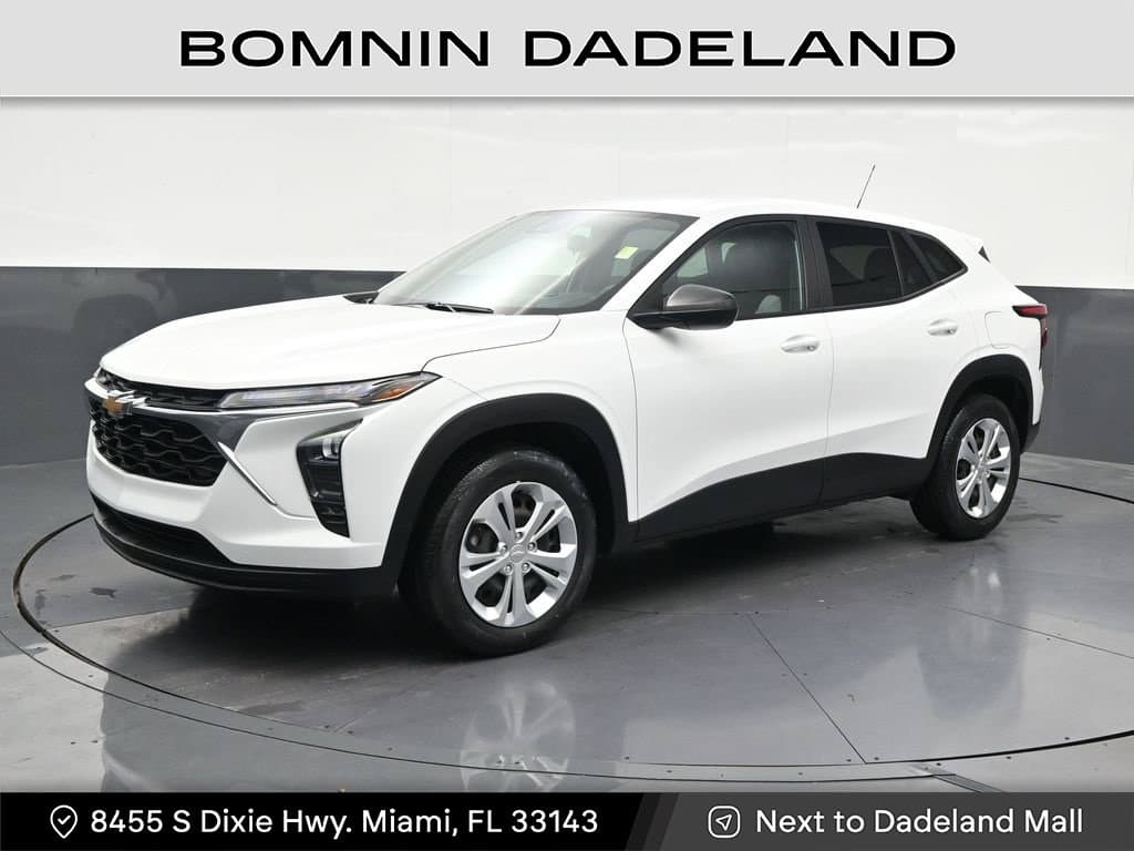 2024 Chevrolet Trax LS — photo 1 of 36