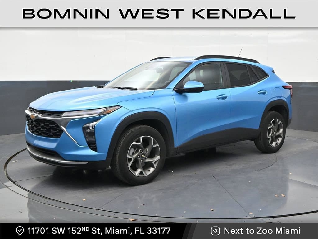 2025 Chevrolet Trax LT — photo 1 of 32