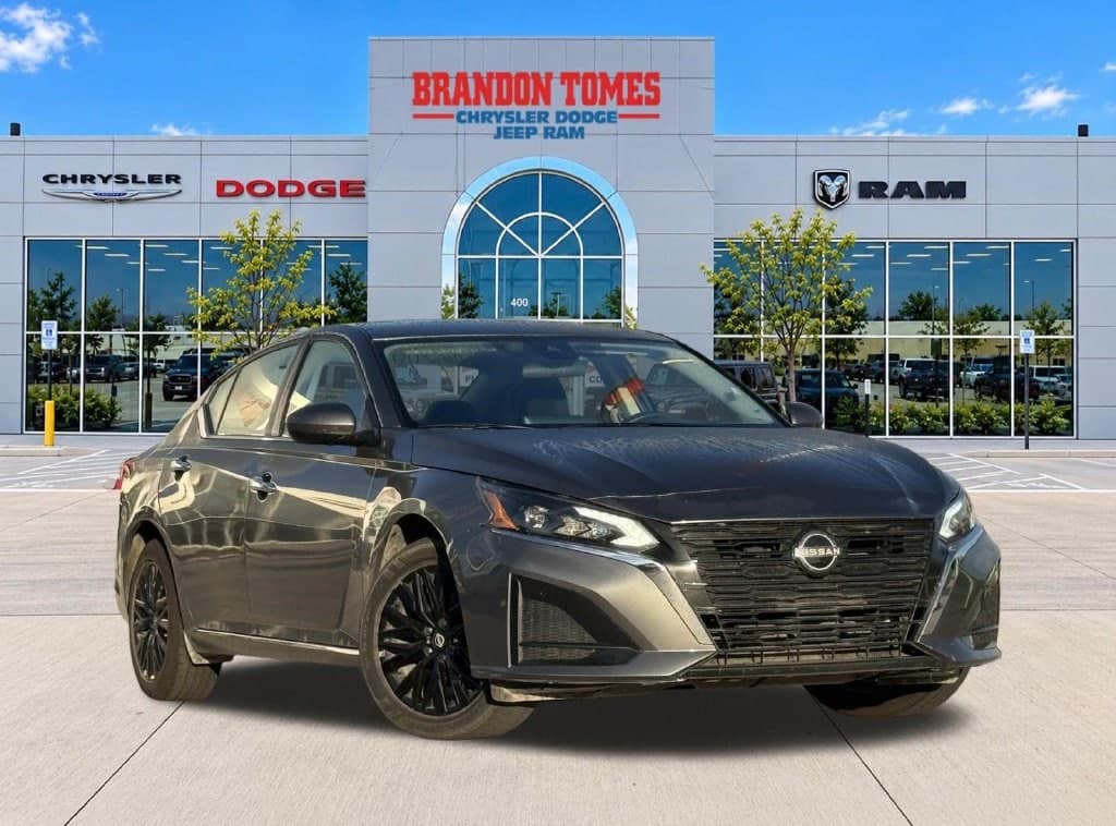 2025 Nissan Altima Base — photo 1 of 33