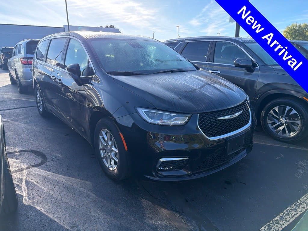 2026 Chrysler Pacifica Select — photo 1 of 2