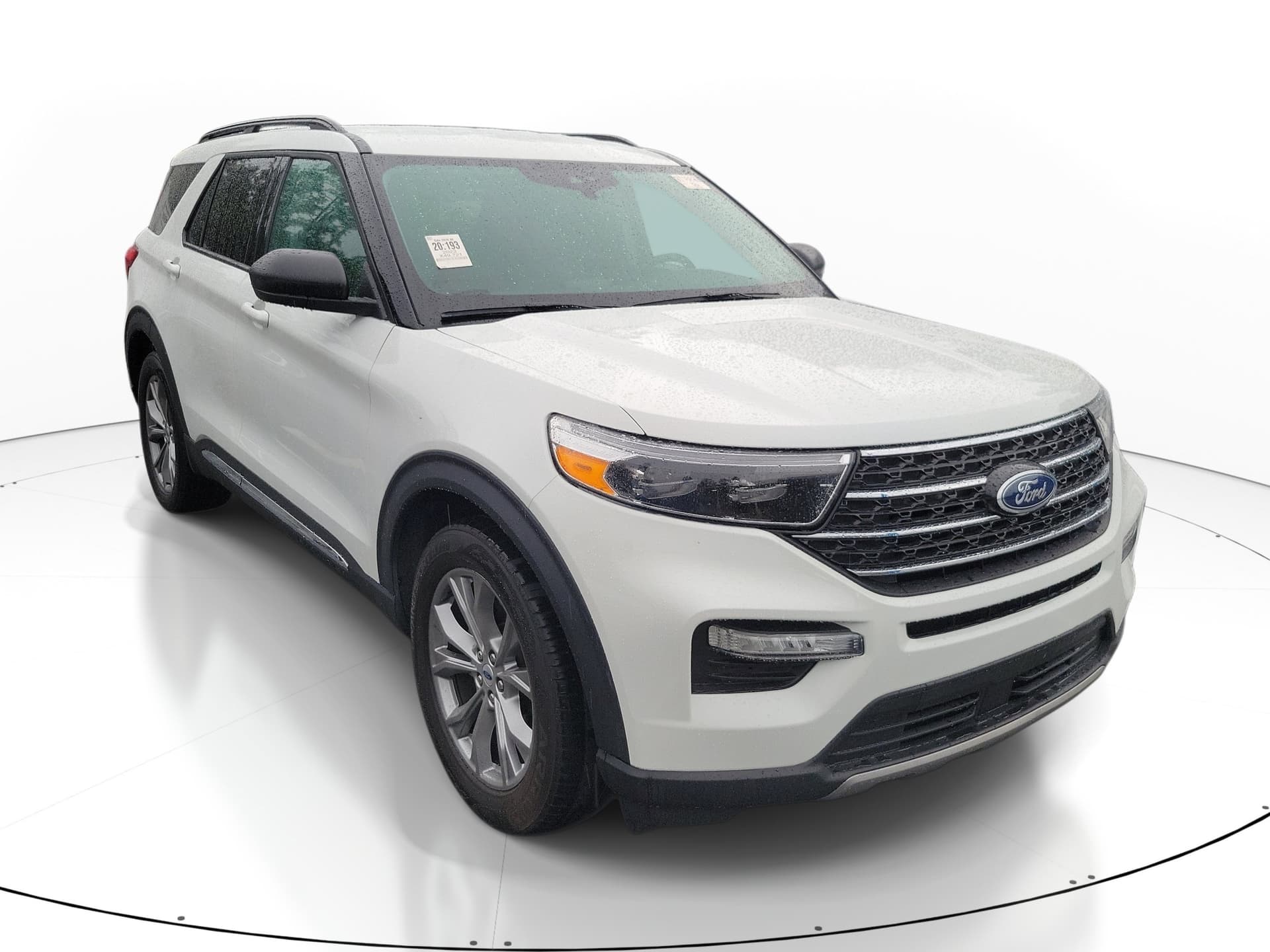 2023 Ford Explorer XLT — photo 1 of 10