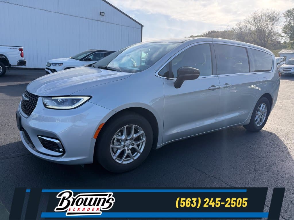 2026 Chrysler Pacifica Select — photo 1 of 9