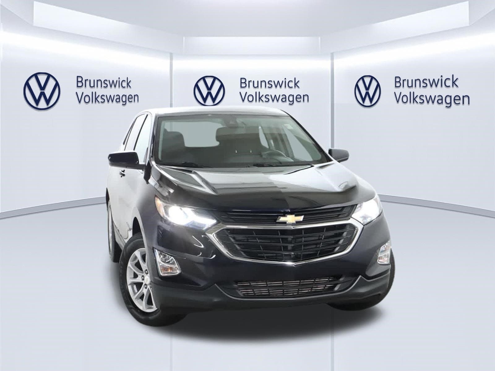 2020 Chevrolet Equinox LT — photo 1 of 49