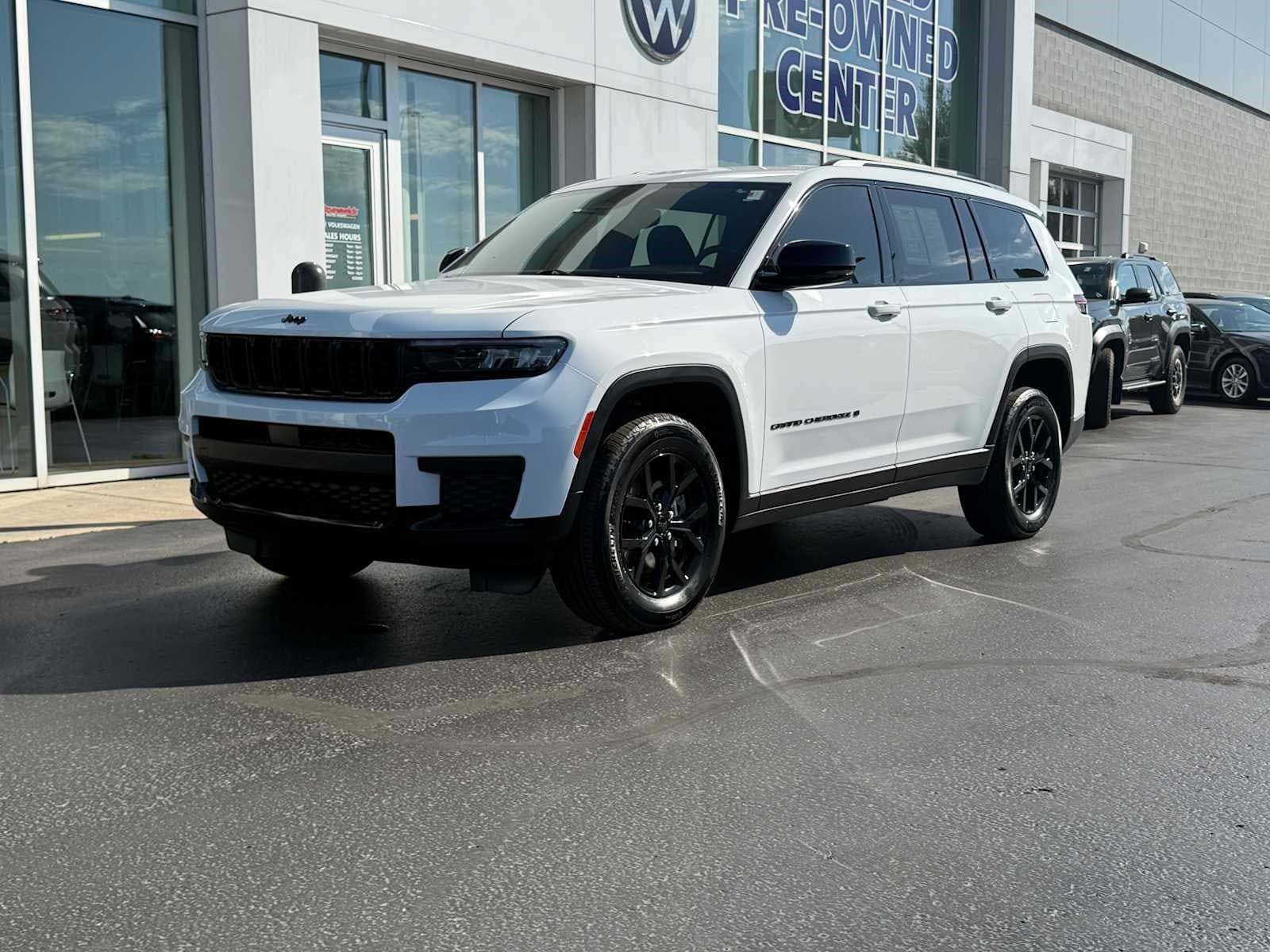 2024 Jeep Grand Cherokee L Laredo — photo 1 of 39