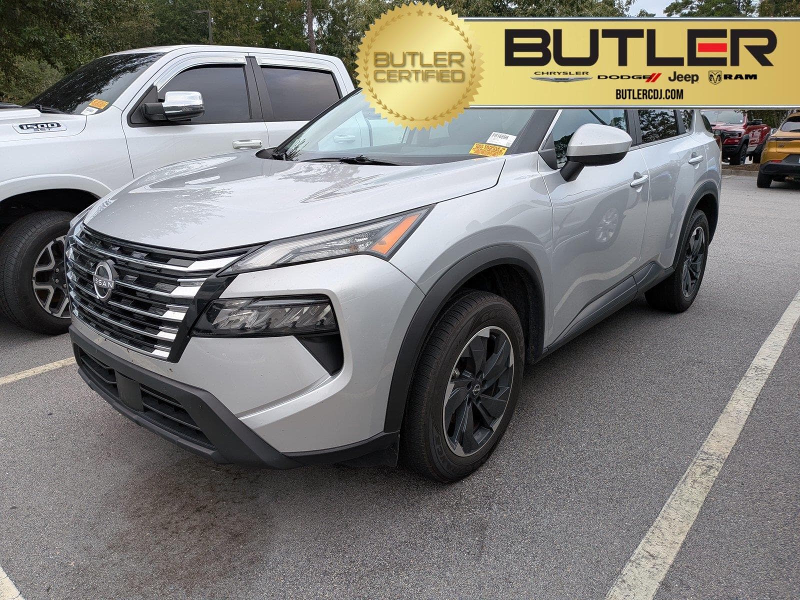2025 Nissan Rogue SV — photo 1 of 6