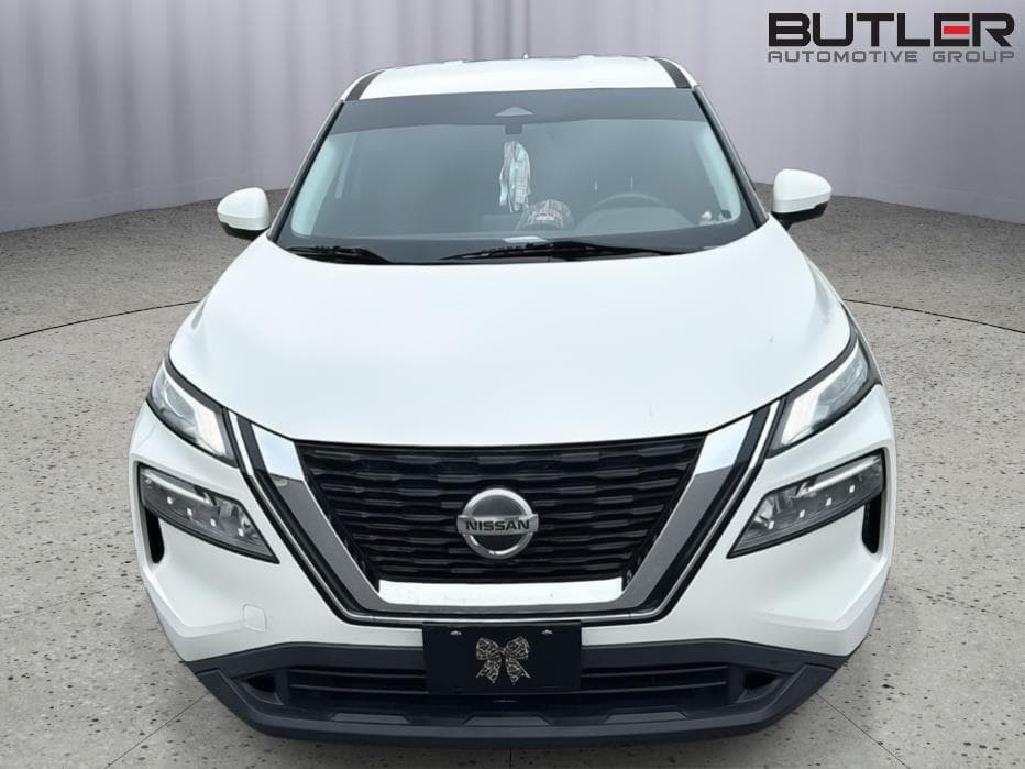 2021 Nissan Rogue SV — photo 1 of 8