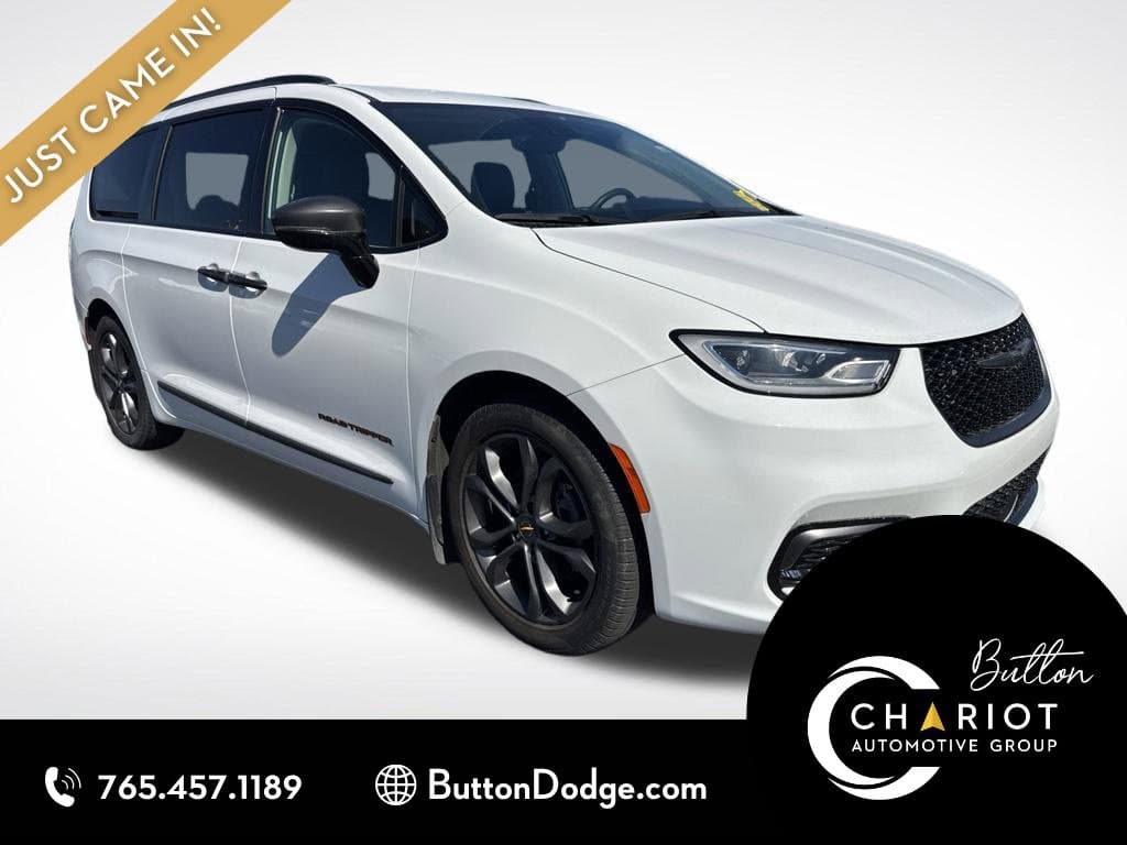 2024 Chrysler Pacifica Touring L — photo 1 of 14