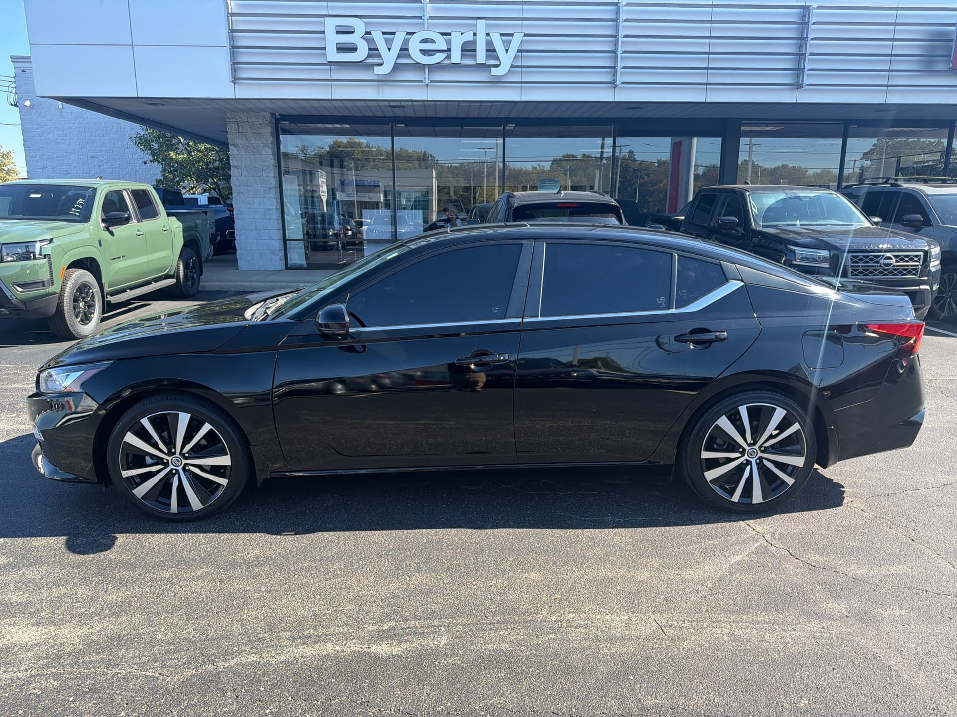 2021 Nissan Altima 2.5 SR — photo 1 of 33