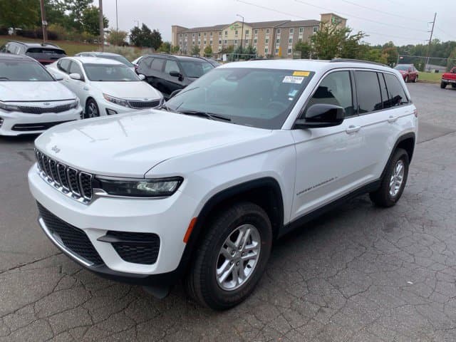 2025 Jeep Grand Cherokee Laredo — photo 1 of 18
